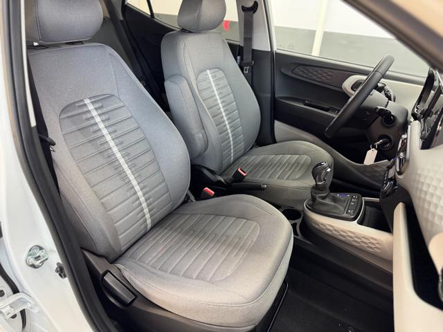 Hyundai i10 PREMIUM AUT SHZ KLIMAAUTOMATIK AMBIENTE ALU RFK PDC NAVI 