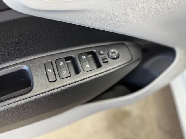 Hyundai i10 PREMIUM AUT SHZ KLIMAAUTOMATIK AMBIENTE ALU RFK PDC NAVI 