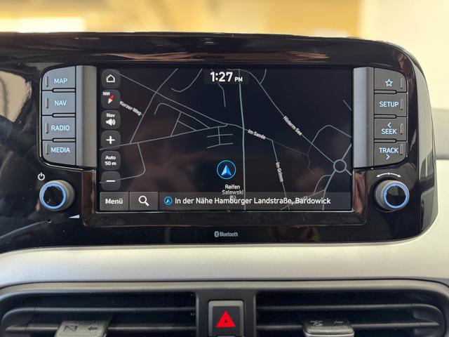 Hyundai i10 PREMIUM AUT SHZ KLIMAAUTOMATIK AMBIENTE ALU RFK PDC NAVI 