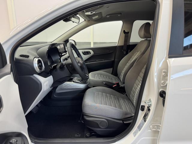 Hyundai i10 PREMIUM AUT SHZ KLIMAAUTOMATIK AMBIENTE ALU RFK PDC NAVI 