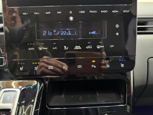 Hyundai Staria Signature 2WD 7-Sitz AUT PANO NAVI LEDER ACC 