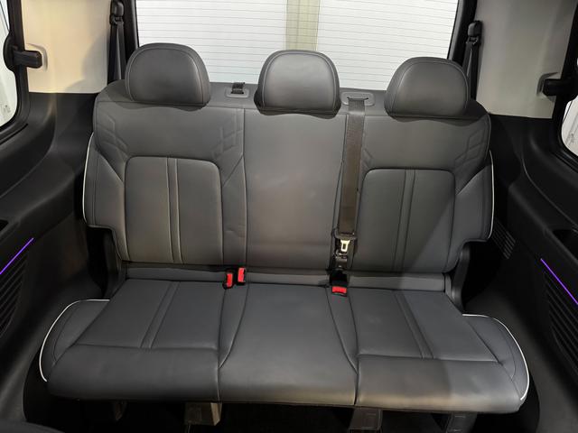 Hyundai Staria Signature 2WD 7-Sitz AUT PANO NAVI LEDER ACC 