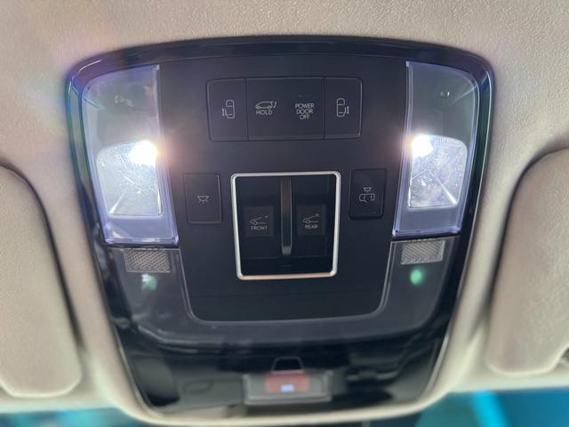 Hyundai Staria Signature 2WD 7-Sitz AUT PANO NAVI LEDER ACC 