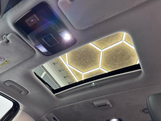 Hyundai Staria Signature 2WD 7-Sitz AUT PANO NAVI LEDER ACC 