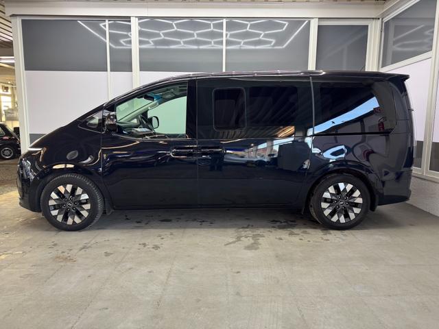 Hyundai Staria Signature 2WD 7-Sitz AUT PANO NAVI LEDER ACC 