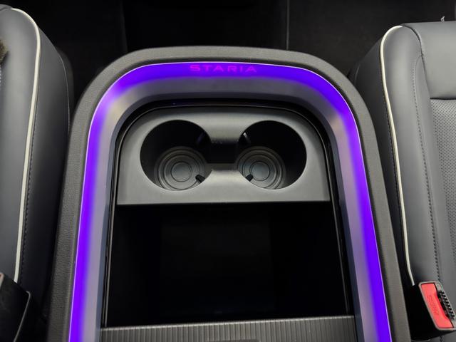 Hyundai Staria Signature 2WD 7-Sitz AUT PANO NAVI LEDER ACC 