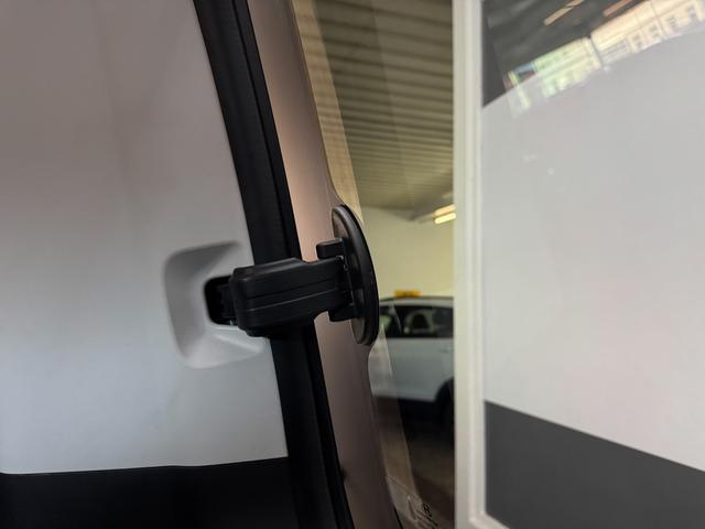 Hyundai Staria Signature 2WD 7-Sitz AUT PANO NAVI LEDER ACC 