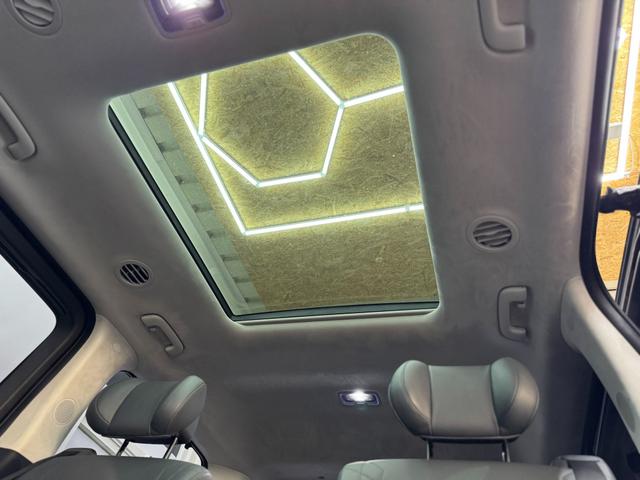 Hyundai Staria Signature 2WD 7-Sitz AUT PANO NAVI LEDER ACC 