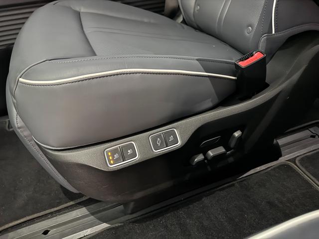 Hyundai Staria Signature 2WD 7-Sitz AUT PANO NAVI LEDER ACC 