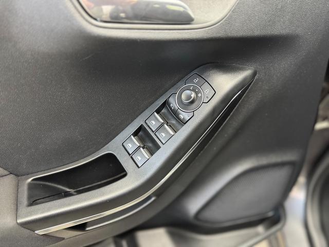 Ford Puma ST-LINE DESIGN AHK SHZ PDC 