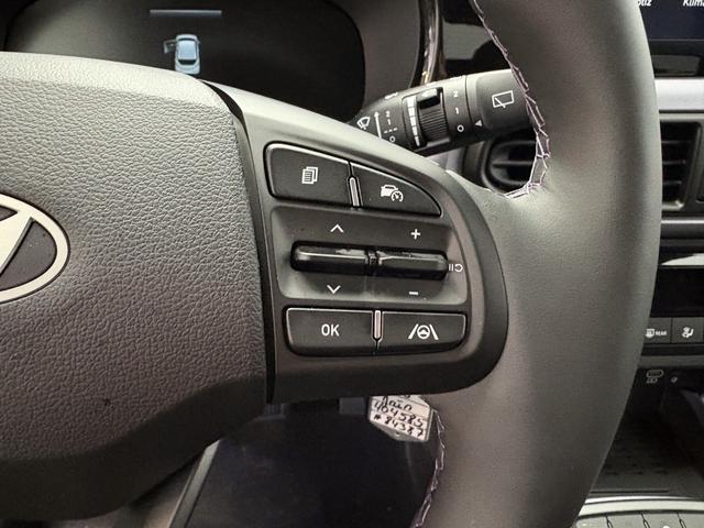 Hyundai i10 PREMIUM AUT SHZ KLIMAAUTOMATIK AMBIENTE ALU RFK PDC NAVI 