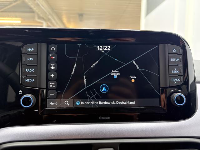 Hyundai i10 PREMIUM AUT SHZ KLIMAAUTOMATIK AMBIENTE ALU RFK PDC NAVI 