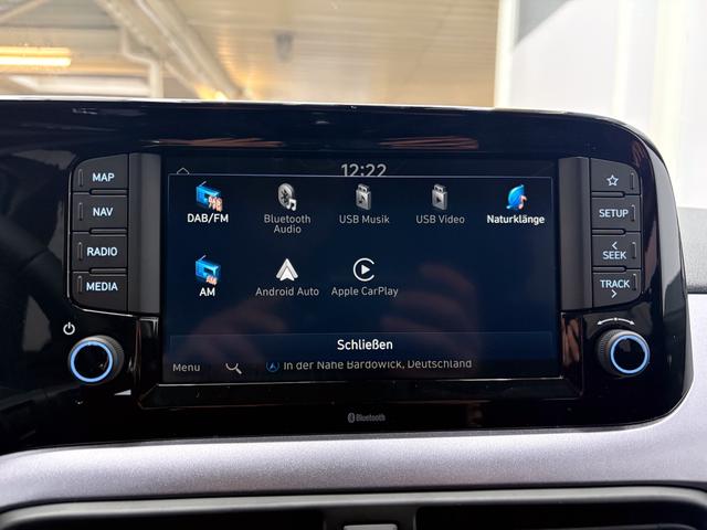 Hyundai i10 PREMIUM AUT SHZ KLIMAAUTOMATIK AMBIENTE ALU RFK PDC NAVI 