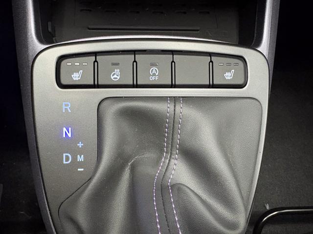 Hyundai i10 PREMIUM AUT SHZ KLIMAAUTOMATIK AMBIENTE ALU RFK PDC NAVI 