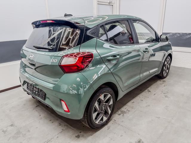 Hyundai i10 PREMIUM AUT SHZ KLIMAAUTOMATIK AMBIENTE ALU RFK PDC NAVI 