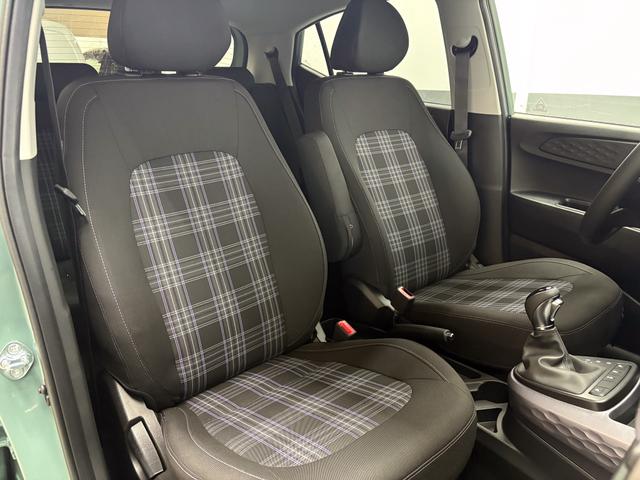 Hyundai i10 PREMIUM AUT SHZ KLIMAAUTOMATIK AMBIENTE ALU RFK PDC NAVI 