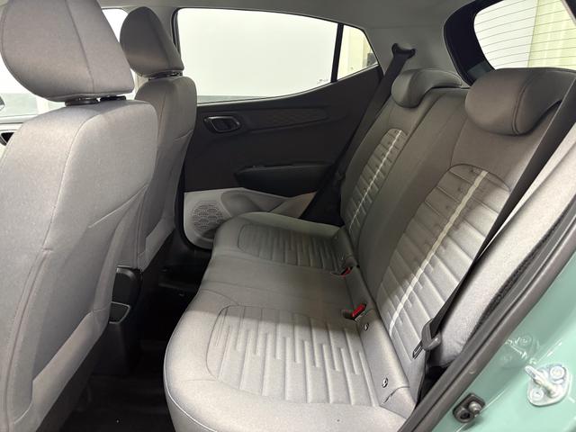 Hyundai i10 PREMIUM AUT SHZ SMART KEY KLIMAAUTOMATIK AMBIENTE ALU RFK PDC NAVI 