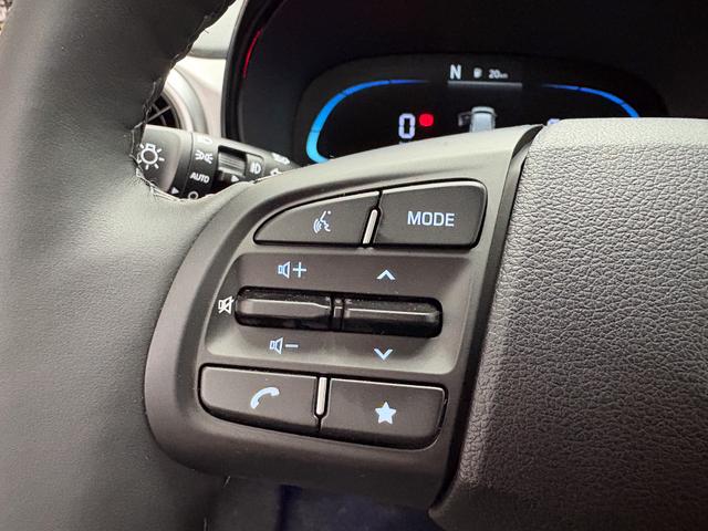 Hyundai i10 PREMIUM AUT SHZ SMART KEY KLIMAAUTOMATIK AMBIENTE ALU RFK PDC NAVI 