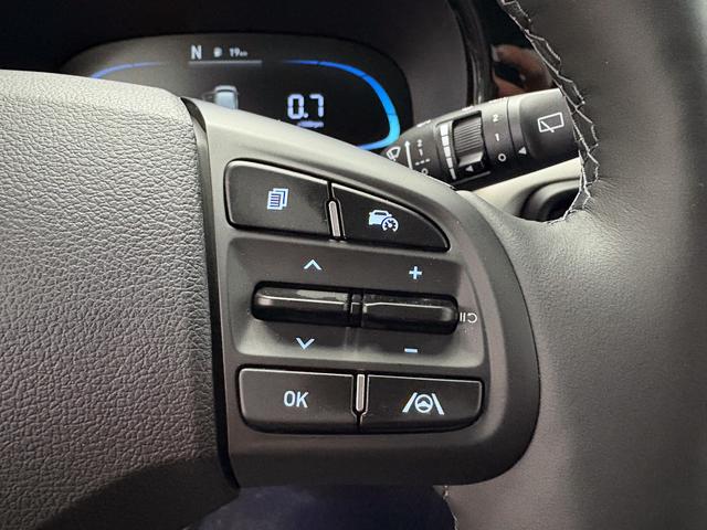 Hyundai i10 PREMIUM AUT SHZ SMART KEY KLIMAAUTOMATIK AMBIENTE ALU RFK PDC NAVI 