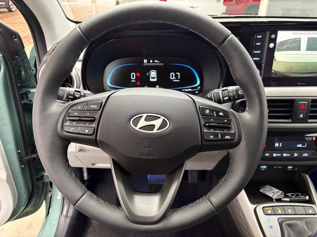 Hyundai i10 PREMIUM AUT SHZ SMART KEY KLIMAAUTOMATIK AMBIENTE ALU RFK PDC NAVI 