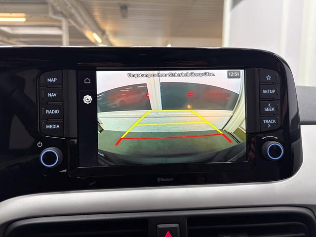 Hyundai i10 PREMIUM AUT SHZ SMART KEY KLIMAAUTOMATIK AMBIENTE ALU RFK PDC NAVI 