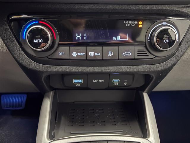 Hyundai i10 PREMIUM AUT SHZ SMART KEY KLIMAAUTOMATIK AMBIENTE ALU RFK PDC NAVI 