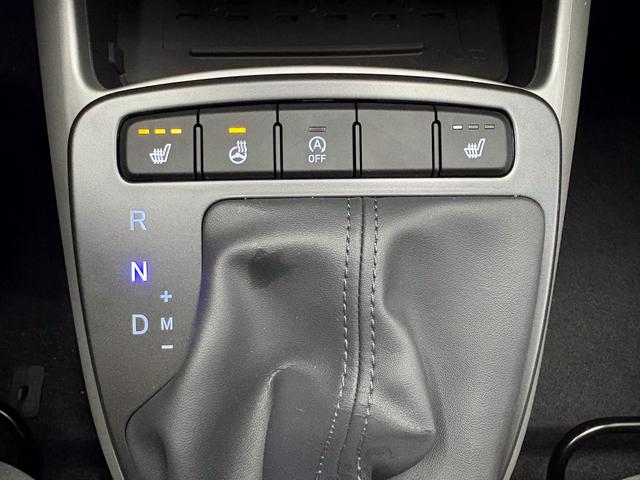 Hyundai i10 PREMIUM AUT SHZ SMART KEY KLIMAAUTOMATIK AMBIENTE ALU RFK PDC NAVI 