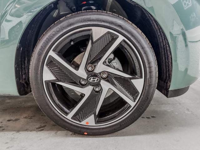 Hyundai i10 PREMIUM AUT SHZ SMART KEY KLIMAAUTOMATIK AMBIENTE ALU RFK PDC NAVI 