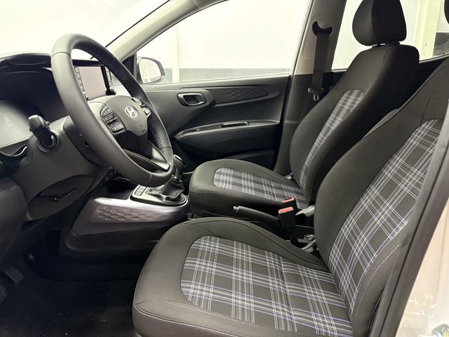 Hyundai i10 PREMIUM AUT SHZ SMART KEY KLIMAAUTOMATIK AMBIENTE ALU RFK PDC NAVI 