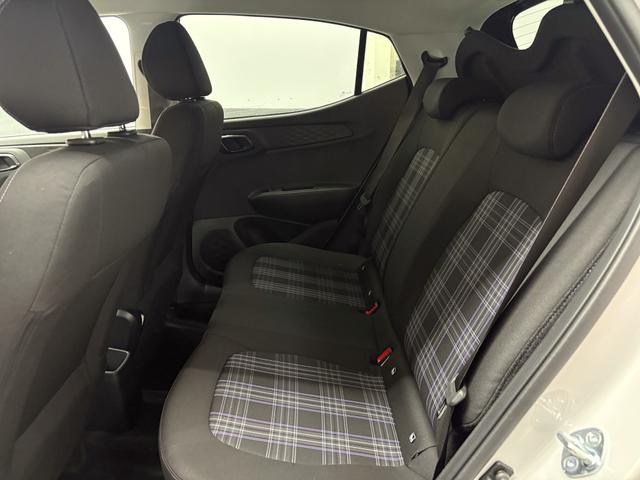 Hyundai i10 PREMIUM AUT SHZ SMART KEY KLIMAAUTOMATIK AMBIENTE ALU RFK PDC NAVI 