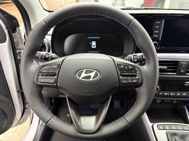 Hyundai i10 PREMIUM AUT SHZ SMART KEY KLIMAAUTOMATIK AMBIENTE ALU RFK PDC NAVI 