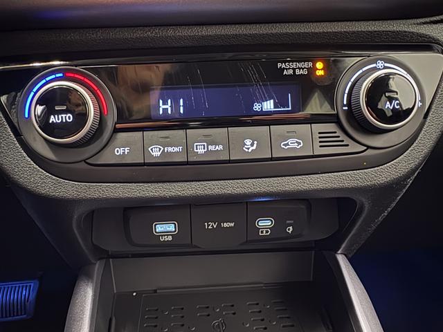 Hyundai i10 PREMIUM AUT SHZ SMART KEY KLIMAAUTOMATIK AMBIENTE ALU RFK PDC NAVI 