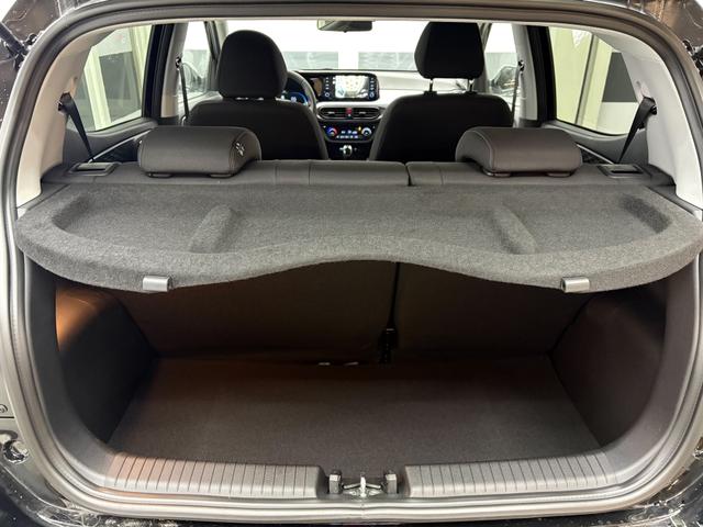 Hyundai i10 PREMIUM AUT SHZ KLIMAAUTOMATIK AMBIENTE ALU RFK PDC NAVI 