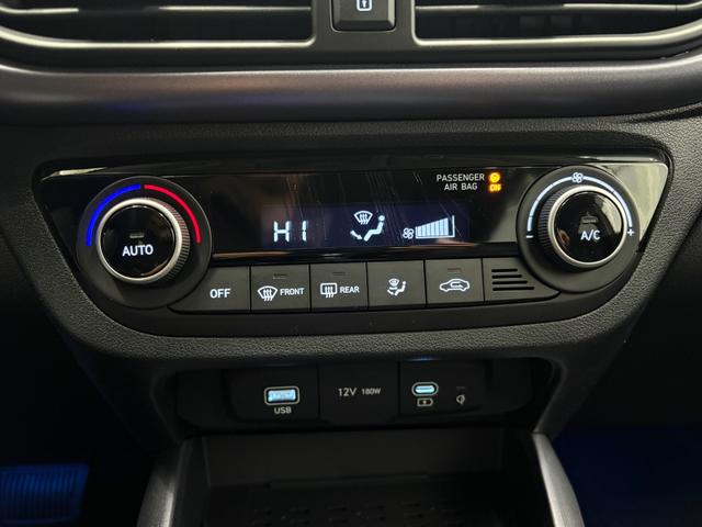 Hyundai i10 PREMIUM AUT SHZ KLIMAAUTOMATIK AMBIENTE ALU RFK PDC NAVI 