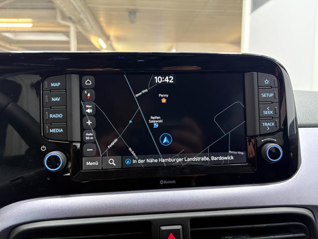 Hyundai i10 PREMIUM AUT SHZ KLIMAAUTOMATIK AMBIENTE ALU RFK PDC NAVI 