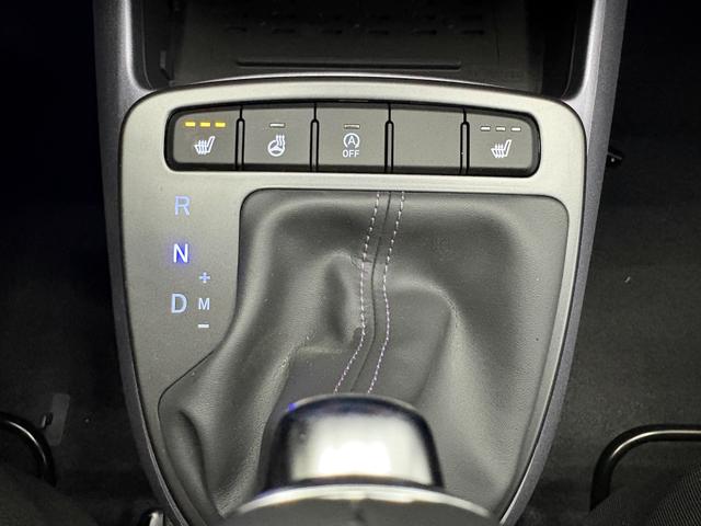 Hyundai i10 PREMIUM AUT SHZ KLIMAAUTOMATIK AMBIENTE ALU RFK PDC NAVI 