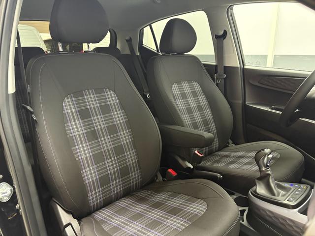 Hyundai i10 PREMIUM AUT SHZ KLIMAAUTOMATIK AMBIENTE ALU RFK PDC NAVI 