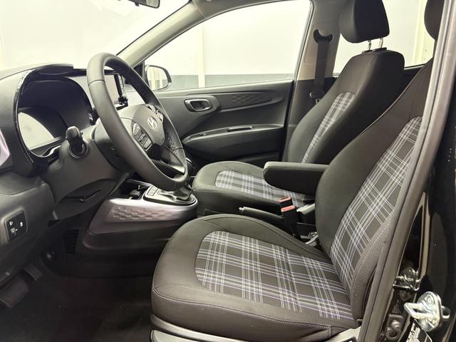 Hyundai i10 PREMIUM AUT SHZ KLIMAAUTOMATIK AMBIENTE ALU RFK PDC NAVI 