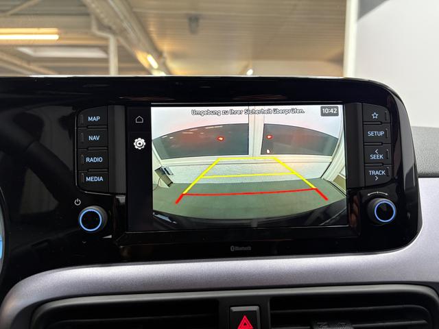 Hyundai i10 PREMIUM AUT SHZ KLIMAAUTOMATIK AMBIENTE ALU RFK PDC NAVI 