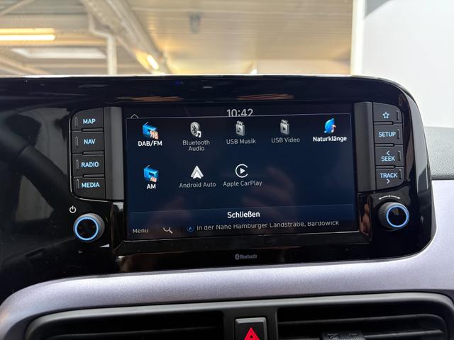 Hyundai i10 PREMIUM AUT SHZ KLIMAAUTOMATIK AMBIENTE ALU RFK PDC NAVI 