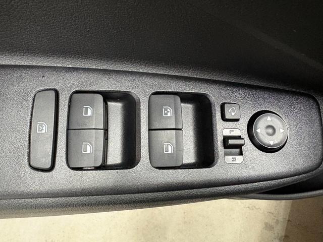 Hyundai i10 PREMIUM AUT SHZ KLIMAAUTOMATIK AMBIENTE ALU RFK PDC NAVI 