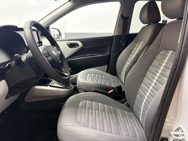 Hyundai i10 PREMIUM AUT SHZ KLIMAAUTOMATIK AMBIENTE ALU RFK PDC NAVI 