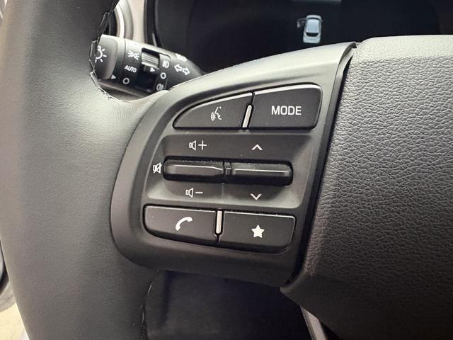 Hyundai i10 PREMIUM AUT SHZ KLIMAAUTOMATIK AMBIENTE ALU RFK PDC NAVI 