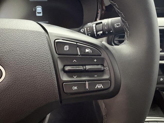 Hyundai i10 PREMIUM AUT SHZ KLIMAAUTOMATIK AMBIENTE ALU RFK PDC NAVI 