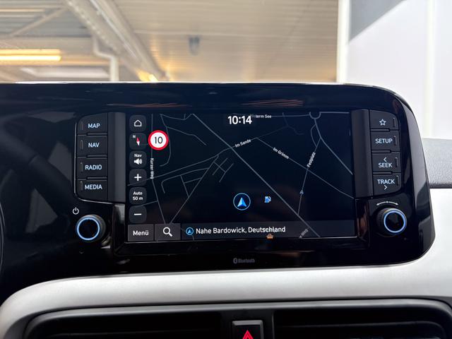 Hyundai i10 PREMIUM AUT SHZ KLIMAAUTOMATIK AMBIENTE ALU RFK PDC NAVI 