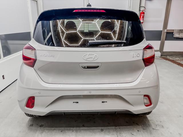 Hyundai i10 PREMIUM AUT SHZ KLIMAAUTOMATIK AMBIENTE ALU RFK PDC NAVI 
