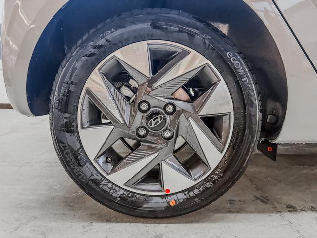 Hyundai i10 PREMIUM AUT SHZ KLIMAAUTOMATIK AMBIENTE ALU RFK PDC NAVI 