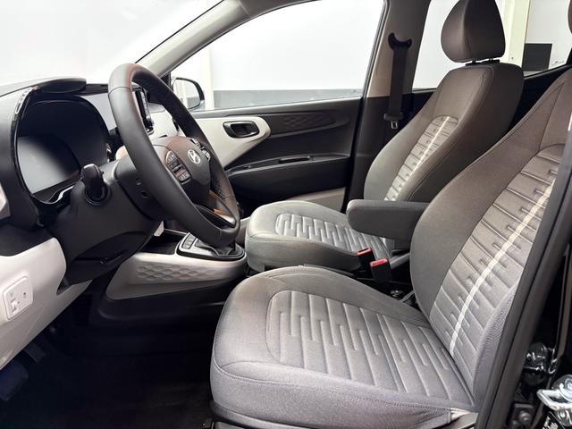 Hyundai i10 PREMIUM AUT SHZ KLIMAAUTOMATIK AMBIENTE ALU RFK PDC NAVI 