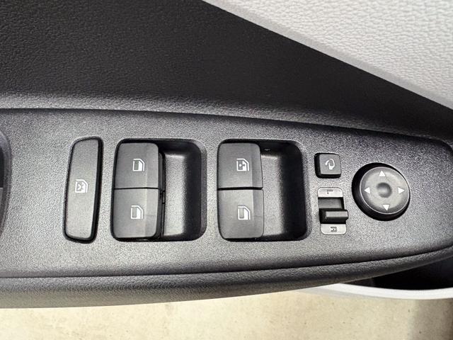 Hyundai i10 PREMIUM AUT SHZ KLIMAAUTOMATIK AMBIENTE ALU RFK PDC NAVI 