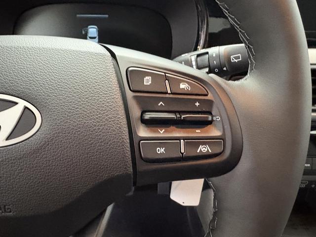 Hyundai i10 PREMIUM AUT SHZ KLIMAAUTOMATIK AMBIENTE ALU RFK PDC NAVI 